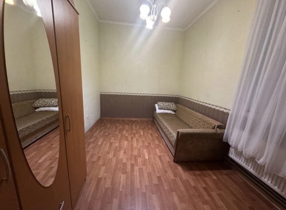 Отдам даром диван/ Центр/ Самовывоз