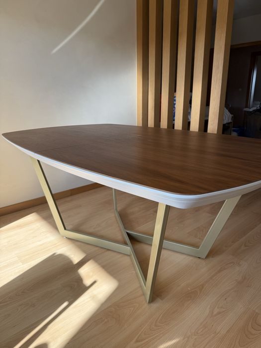 MESA de jantar extensivel + 6 CADEIRAS veludo