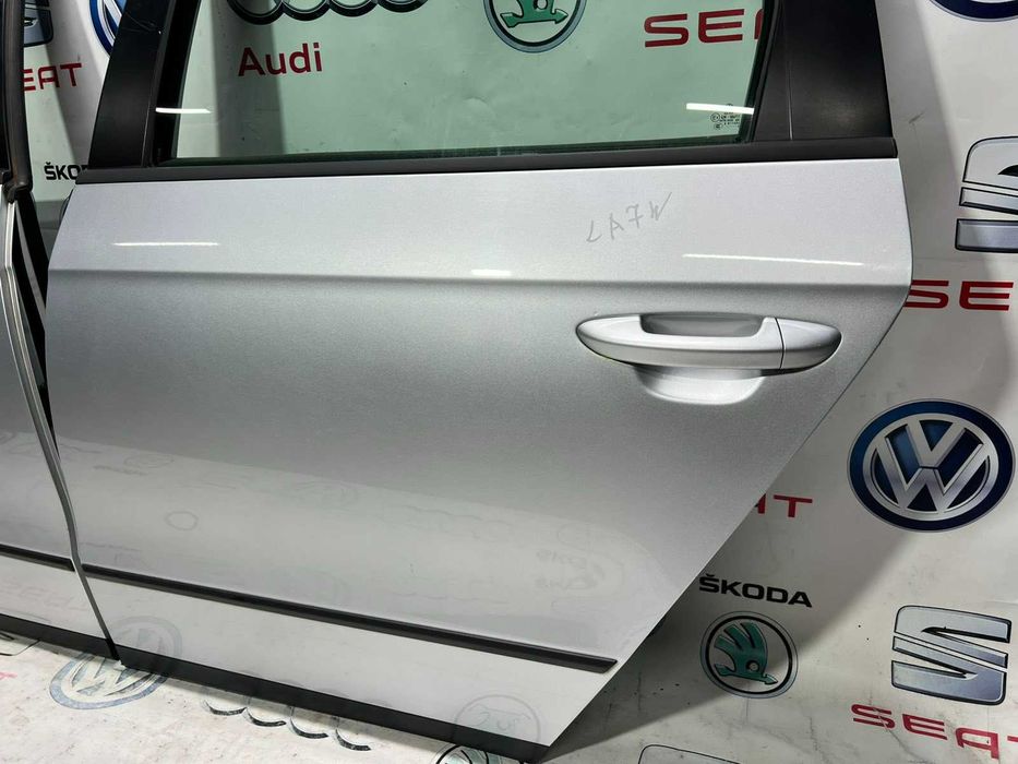 Двері задні універсал Volkswagen Passat B6 Пасат Б6 LA7W