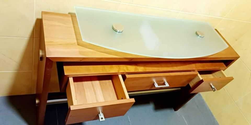 Móvel de Entrada em Madeira de Cerejeira