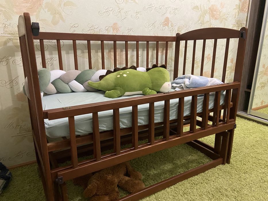 Дитяча краватка з маятником з матрасом