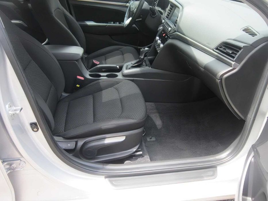 Hyundai Elantra Limited      2019