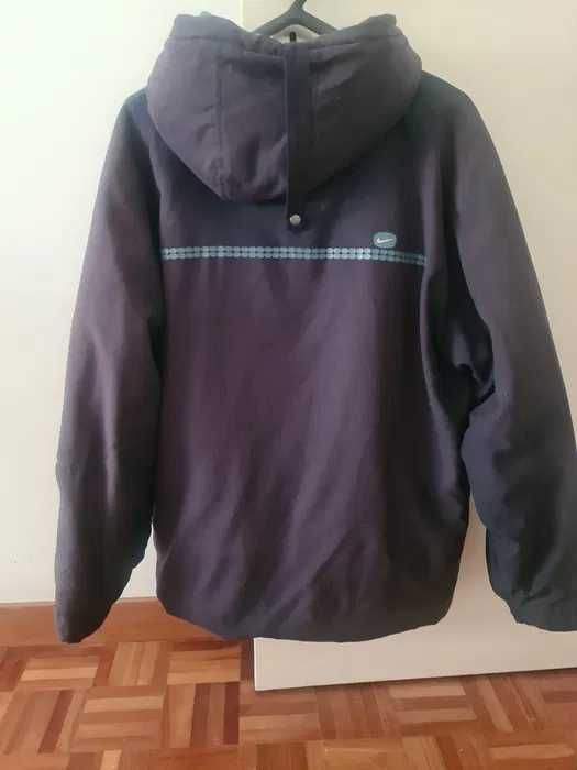 Parka azul marca nick, semi impermeável e quentinha.