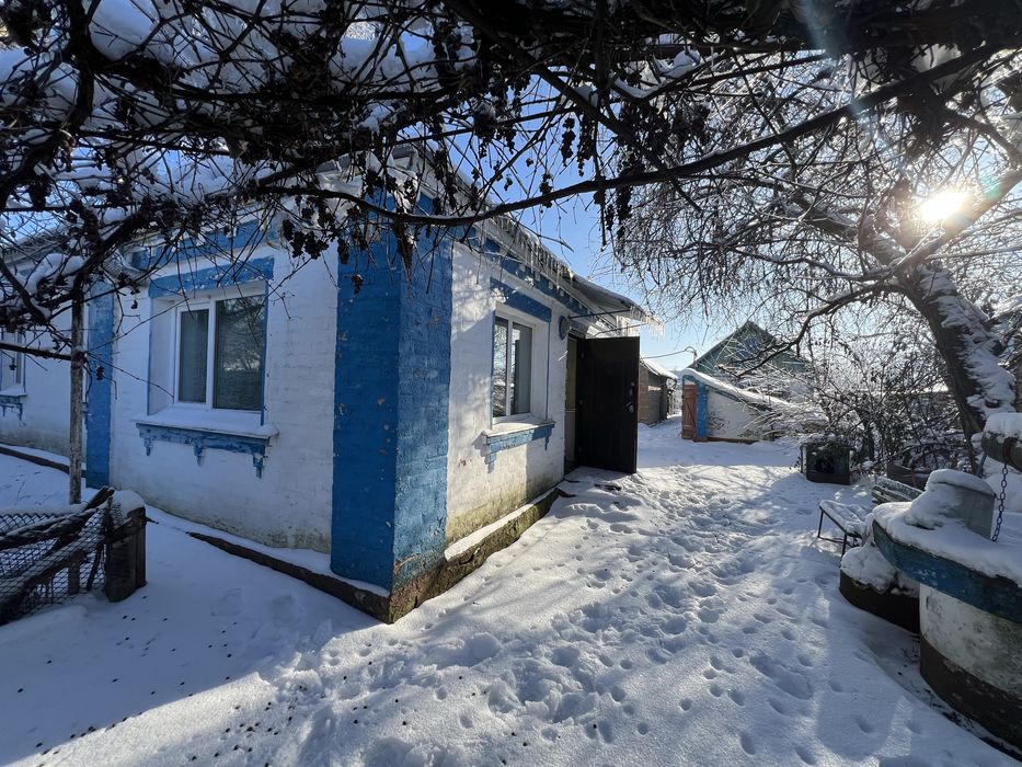 Продам будинок неподалік центру міста Узина