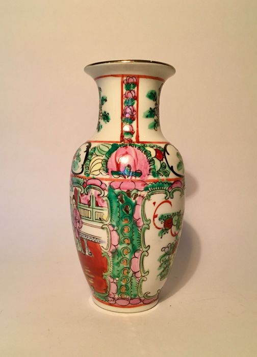 PORCELANA CHINESA - pintada à mão - h: 16 cm/s