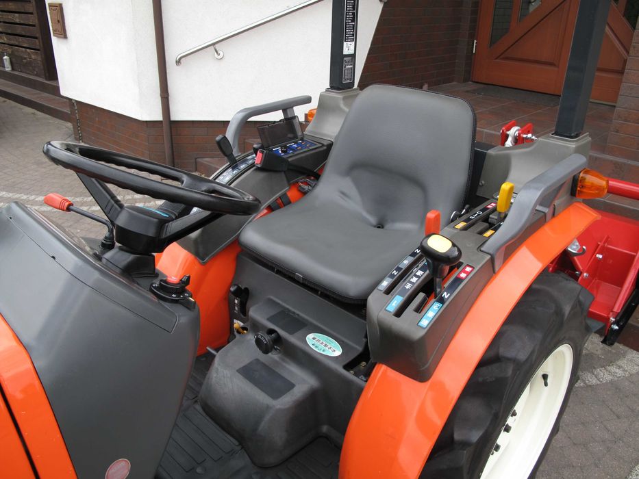 Mini Traktorek Kubota GB160 4X4 16KM Wspomaganie Mały Traktor Ogrodniczy