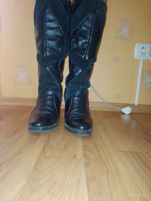 Продам кожаные сапоги