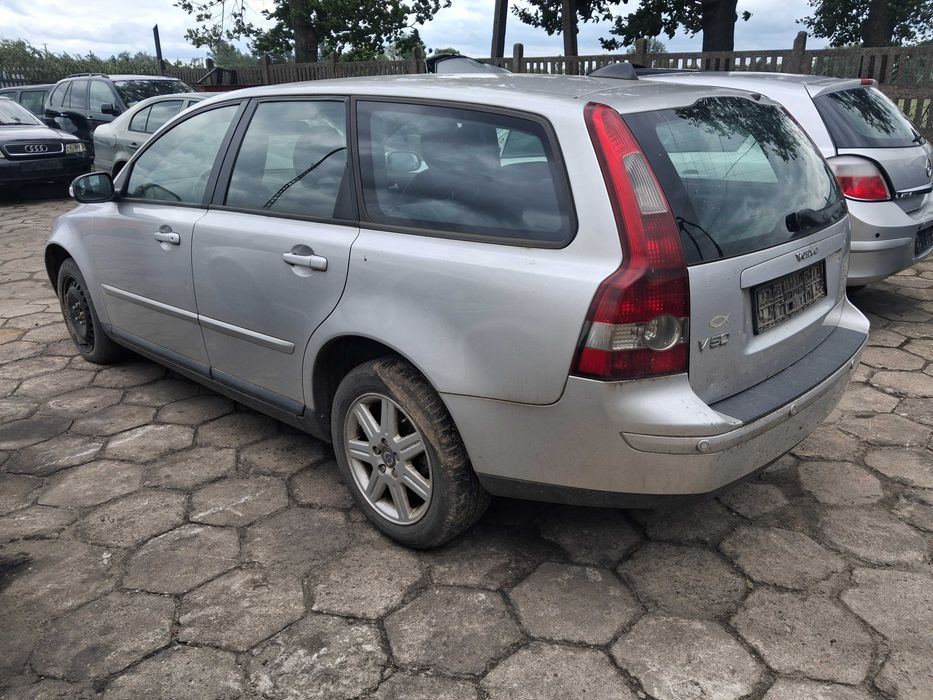 CAŁE NA CZĘSCI VOLVO V50 2006 rok. 1.6 Diesel, kod lakieru: 426-26