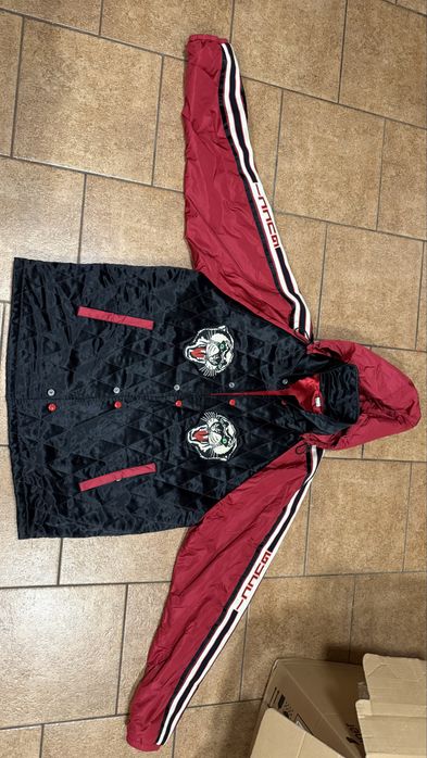 Sprzedam używany sweterek zapinany  marki Gucci w dobrym stanie.