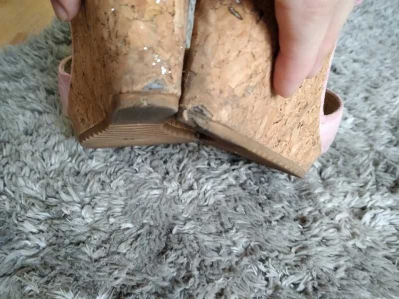 Różowe buty sandały na obcasie brokatowe barbie