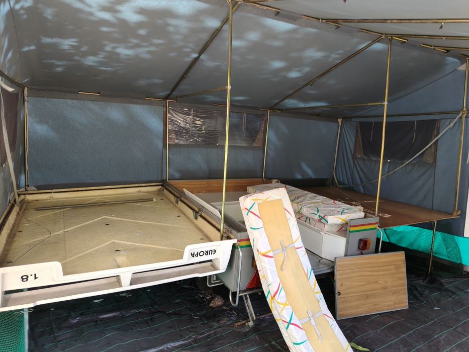 Vendo atrelado tenda