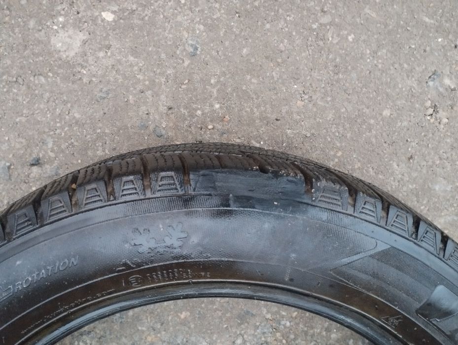 Шина.  Kumho IZEN kw31 215/55 R17