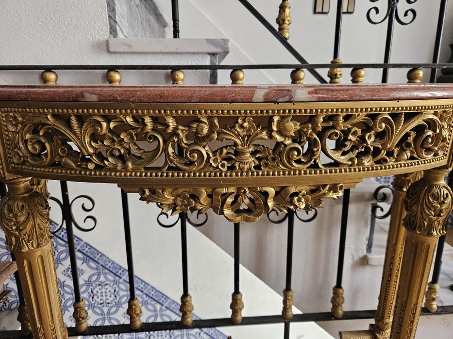 Conjunto mesa de centro, credenza e espelho