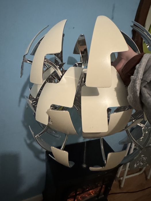 Candeeiro de teto moderno em ótimo estado (2 disponíveis)