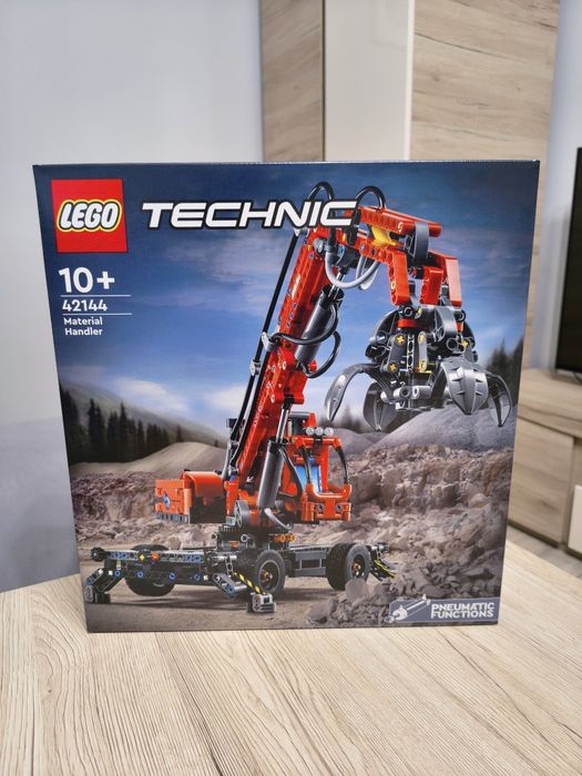Klocki LEGO Technic 42144 Material Handler