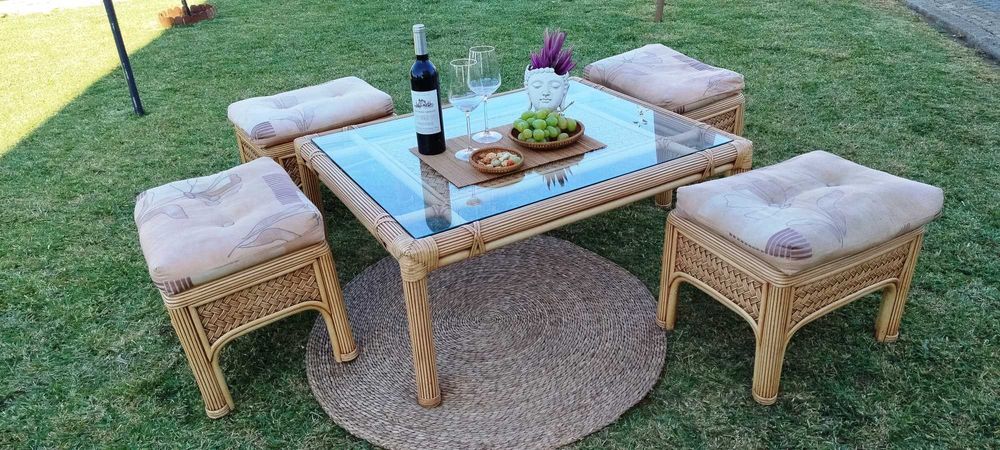 Conjunto Mesinha de estar/jardim c/ 4 bancos