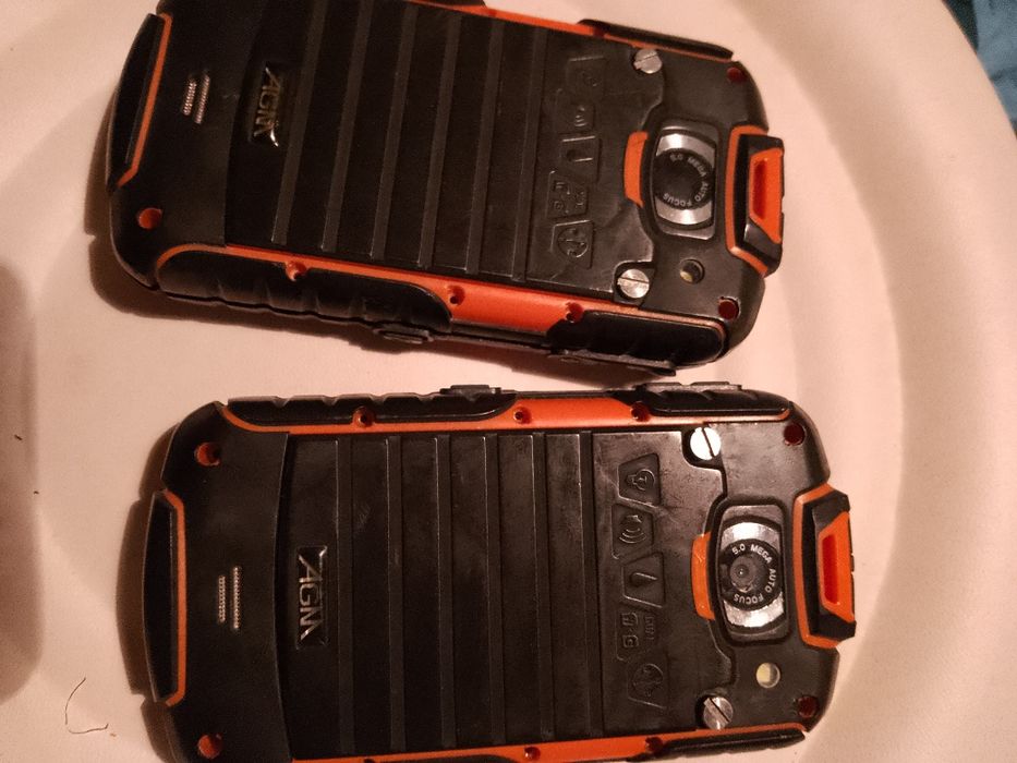 Продам телефоны:Rock v5,