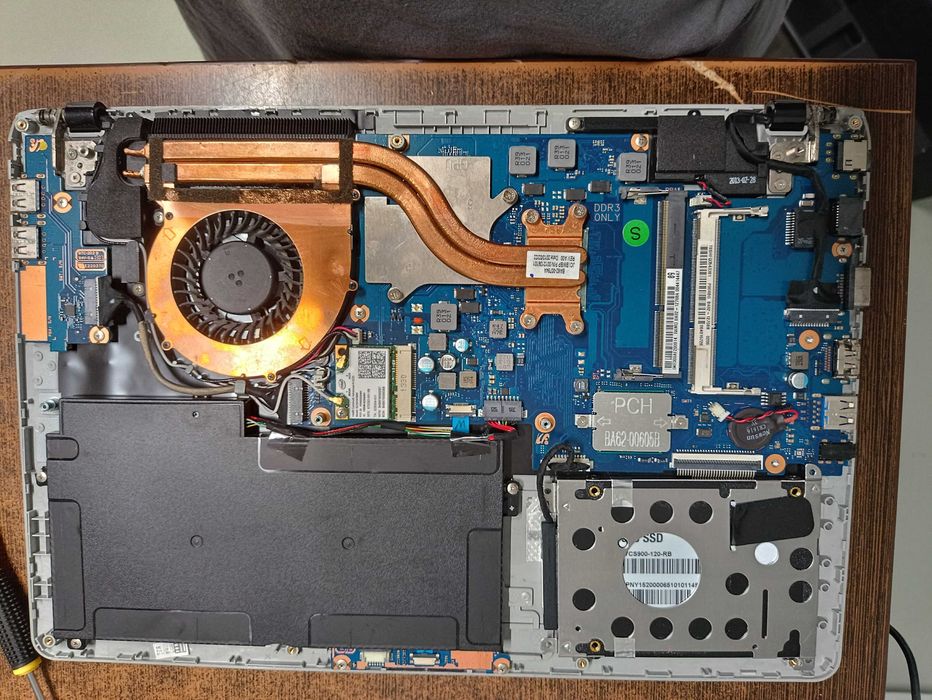 Samsung NP450R4E-X01PT | 12GB RAM | Não Liga | Peças/Reparação