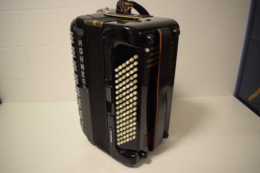 Acordeao Hohner III S.  3 Voz N 242