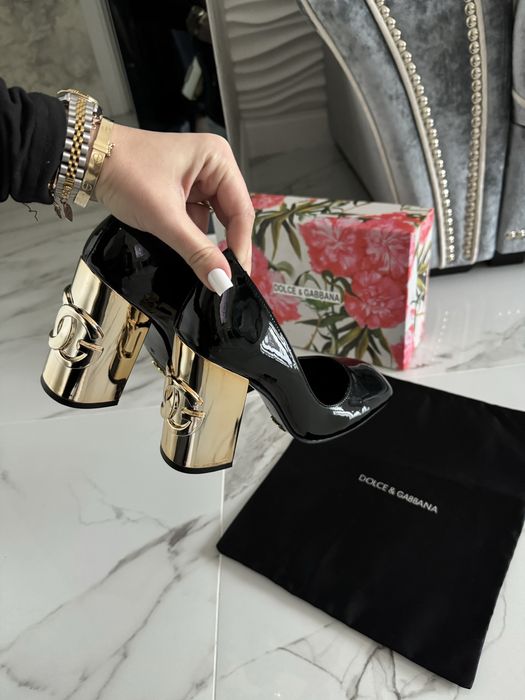 Туфли черные лаковые  karol