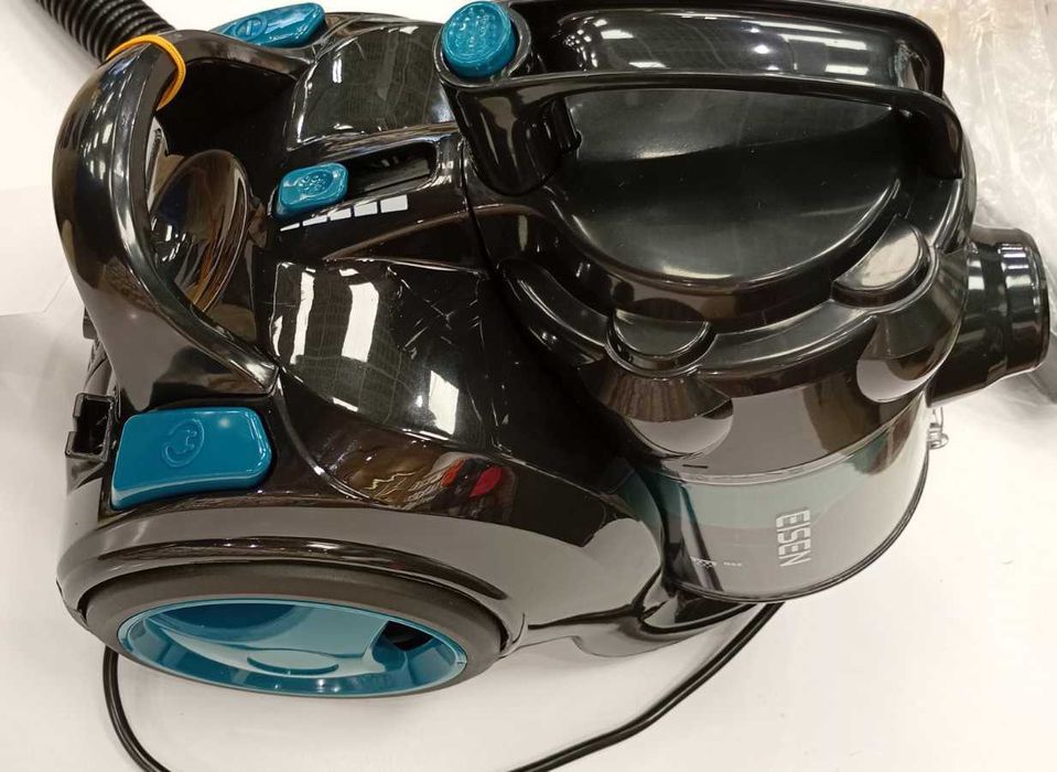 Үлкен мүшесі бар азиатты сиқырлайды