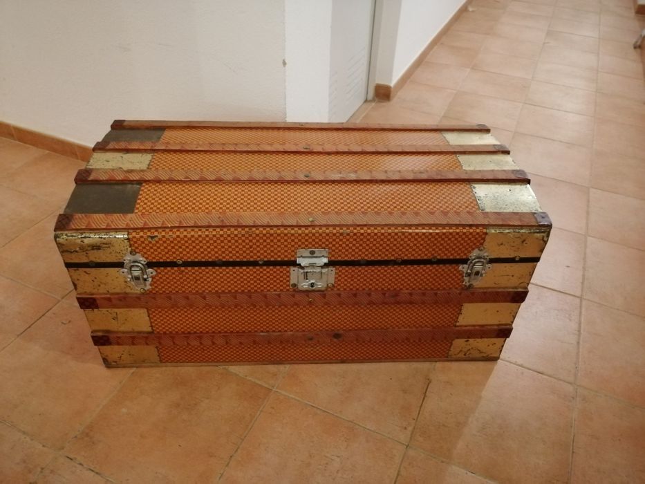 Mala arca baú vintage latao e madeira 99/77/74 bom estado p idade