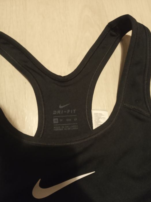 Top XS Nike czarny must have