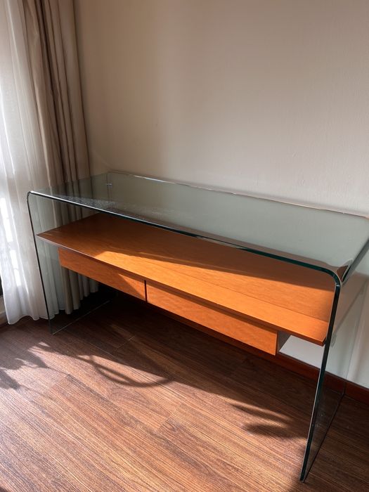 Aparador/Consola de vidro com gavetas em cerejeira