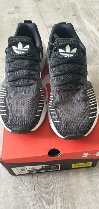 Buty adidas unisex r. 40  wkładka 25 cm