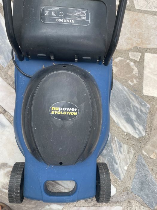 Máquina de cortar relva
