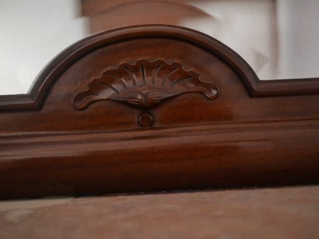 Conjunto de Quarto Clássico com Tampos em Mármore (3 peças)