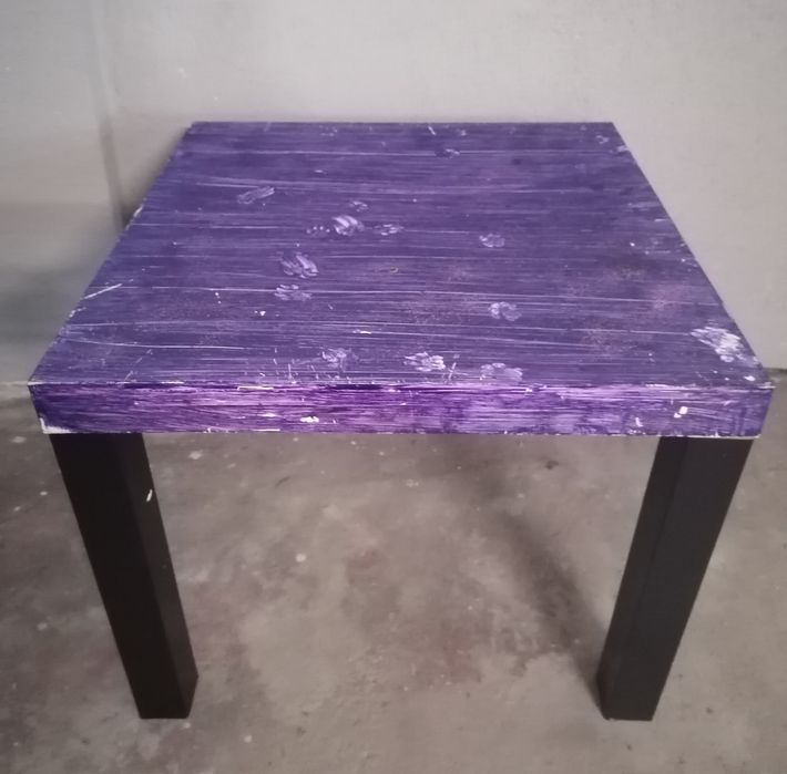 Mesa Ikea pintada  roxa