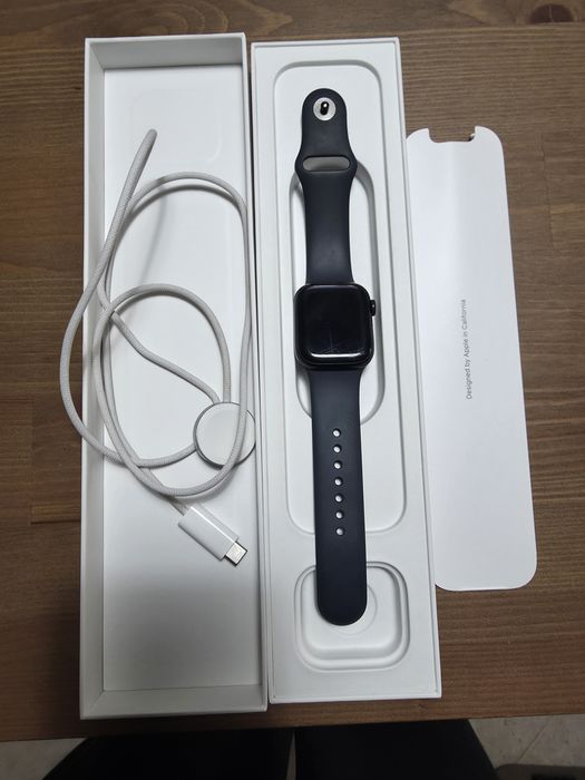 APPLE Watch Series 9 - 41mm (bracelete S/M) com carregador.