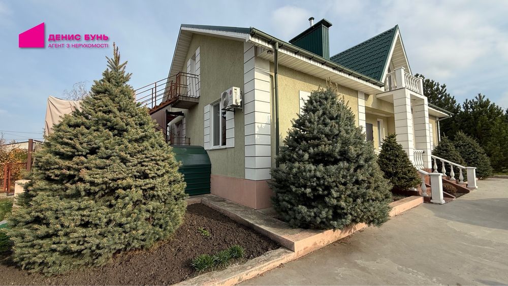 Дом с озером, террасой и зоной барбекю — Подгороднее