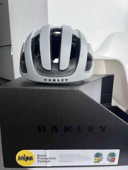 Oakley ARO3 mips велошолом