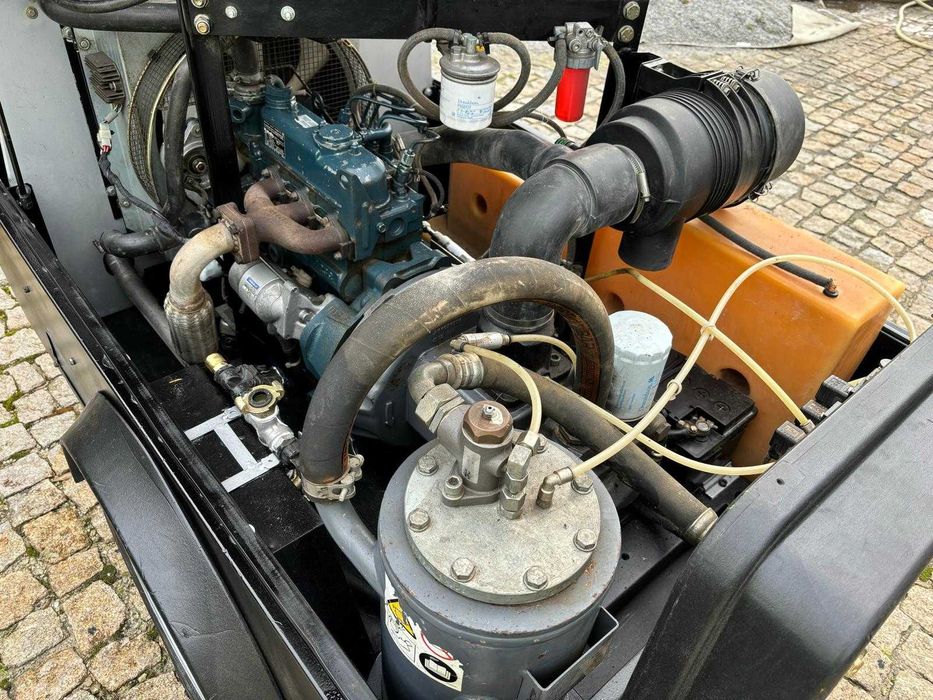 Compressor 2m3 Gasóleo - 7 Bar - COMPAIR C20 (Motor KUBOTA)