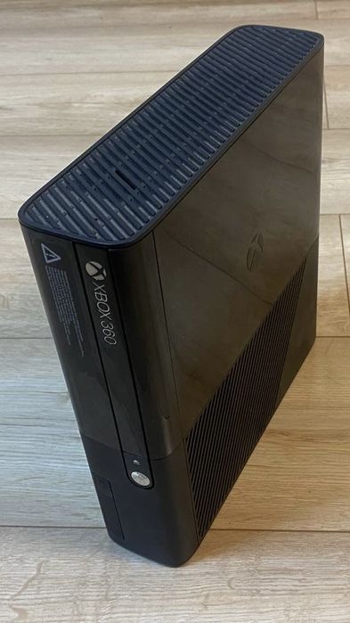 Xbox 360 E ігрова пристивка