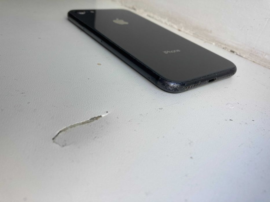 Смартфон iPhone 8  64 Гарний стан