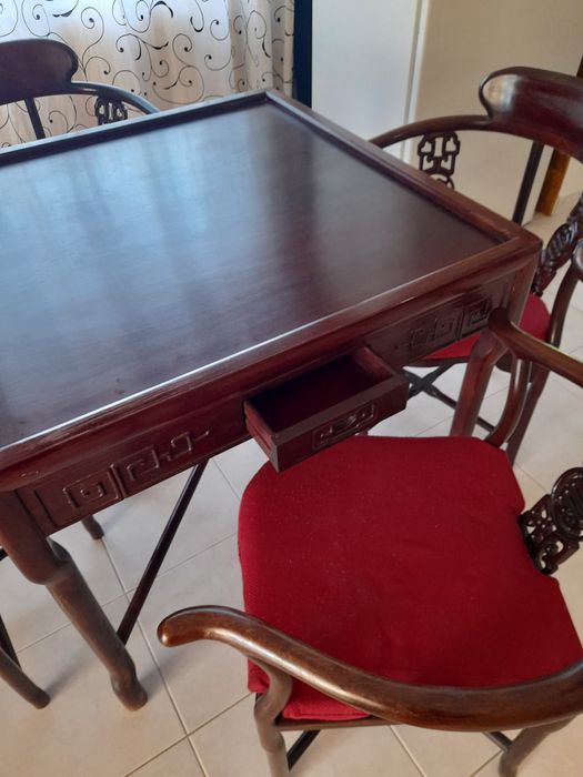 Mesa de mahjong com 4 cadeiras