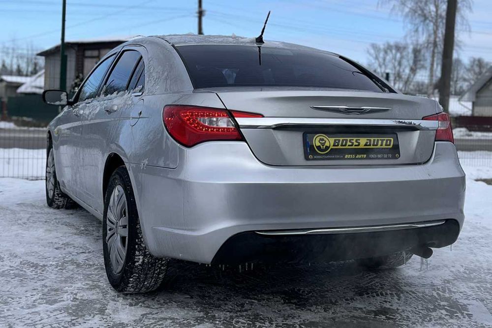 Chrysler 200  2011