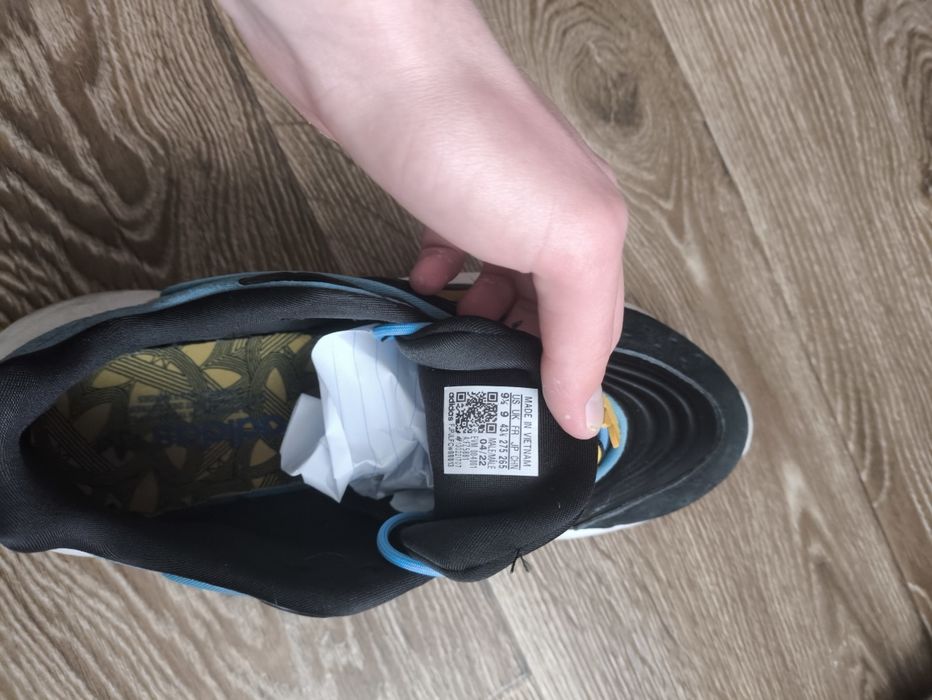 Оригинальные кроссовки Adidas Ozelia  Размер 43