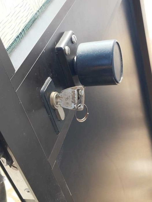 Porta em Alumínio Castanho