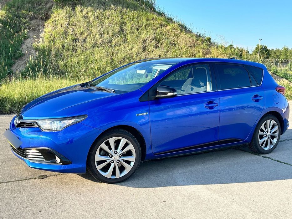 Toyota Auris Selection piękny chabrowy kolor