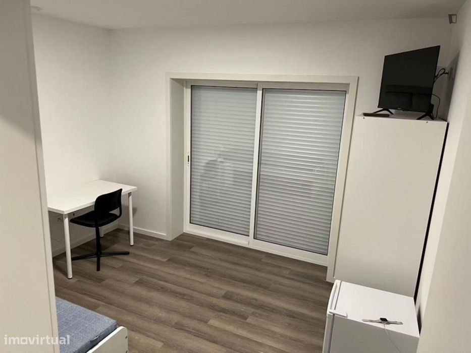 Quarto - localizado em Campanhã Porto