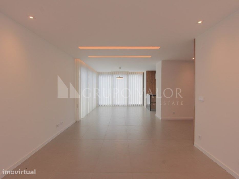 Moradia T4 com Piscina - Funchalinho