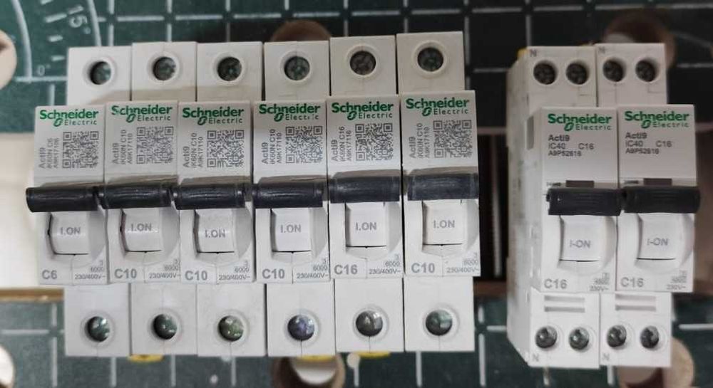 Disjuntores Schneider