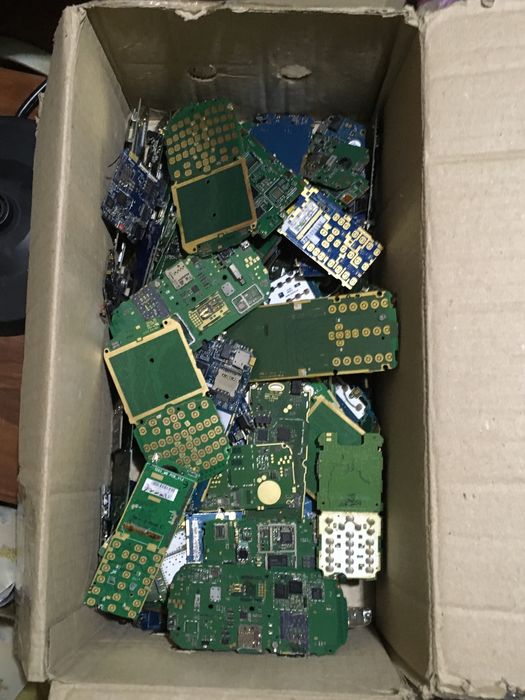 Плати мобільних телефонів на вагу