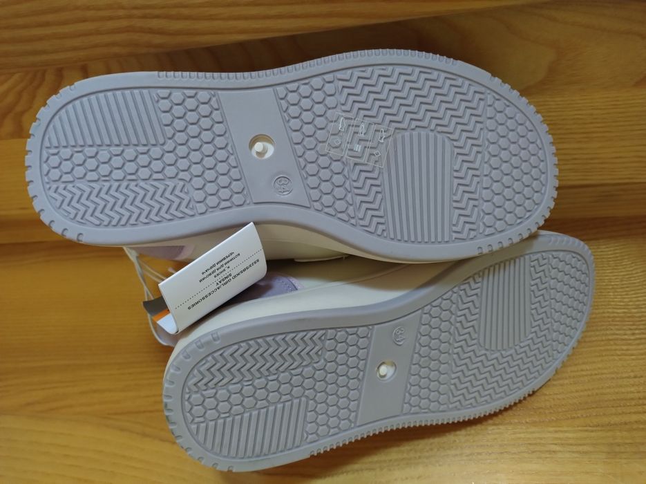 Buty dziewczęce r. 34, nowe