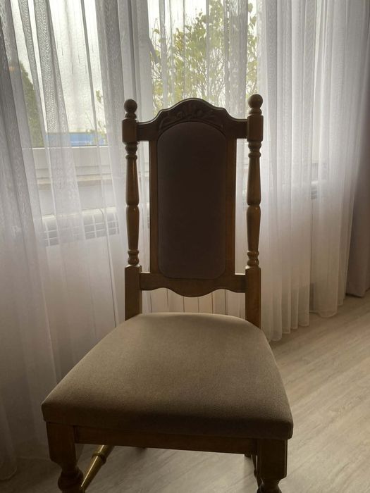 Stół dębowy z krzesłami