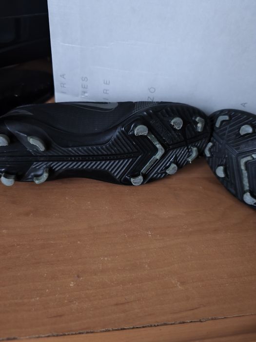 Бутсы футбольные р.35.5 Nike  (оригинал)